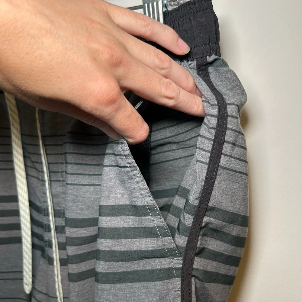 Vuori Banks Short Grey with Green Stripe Size Medium - Picture 4 of 9